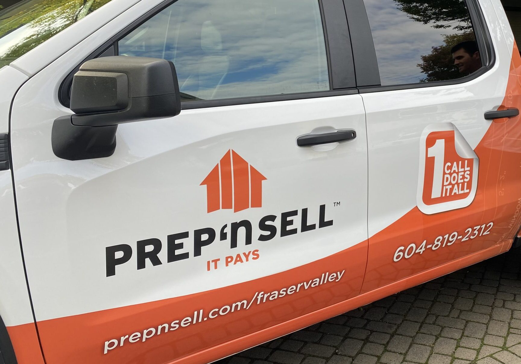 Prep'n Sell Fraser Valley franchise truck in front of a freshly staged home ready for sale.